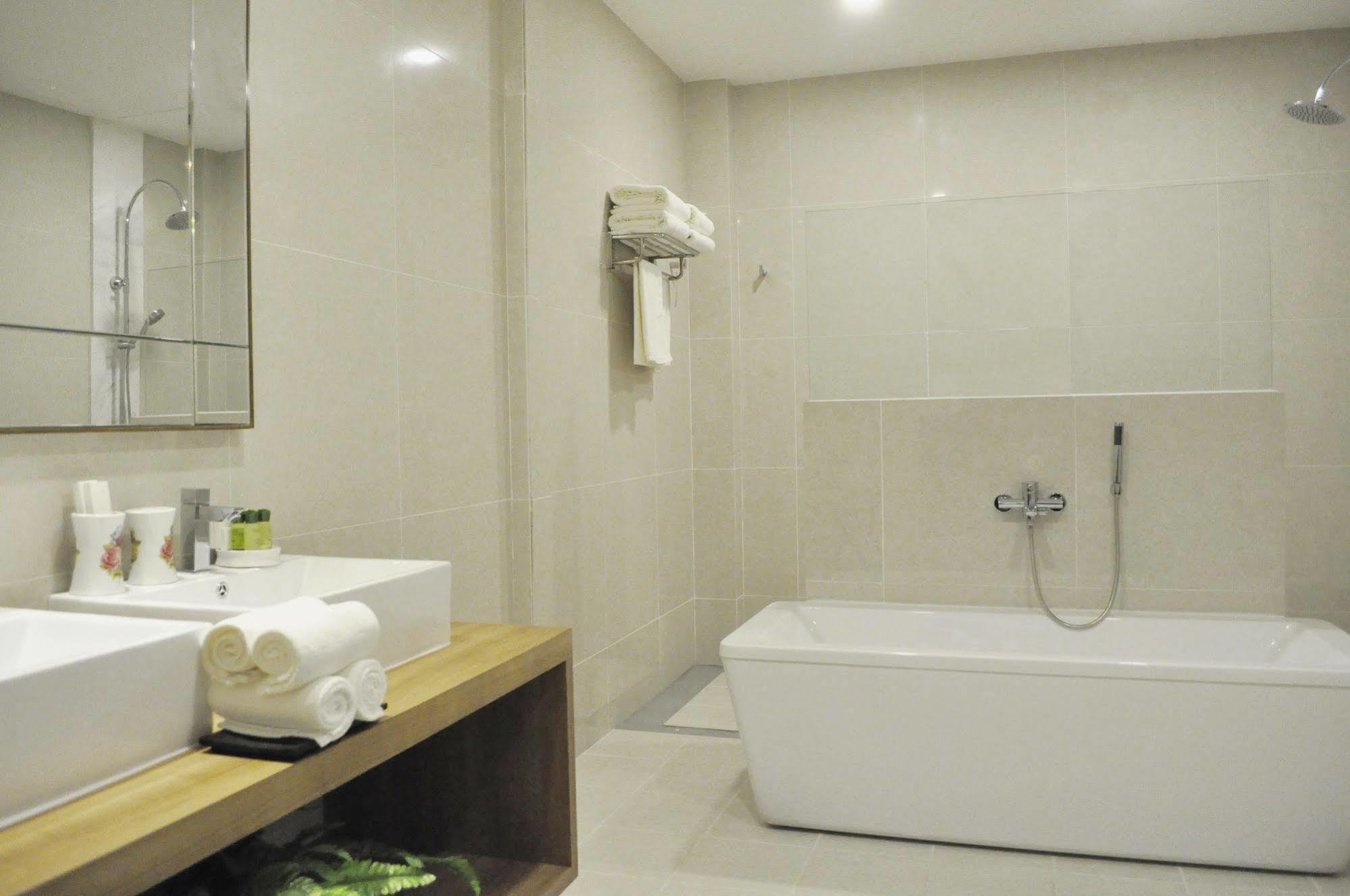 Raintr33 Hotel Singapore Exteriör bild
