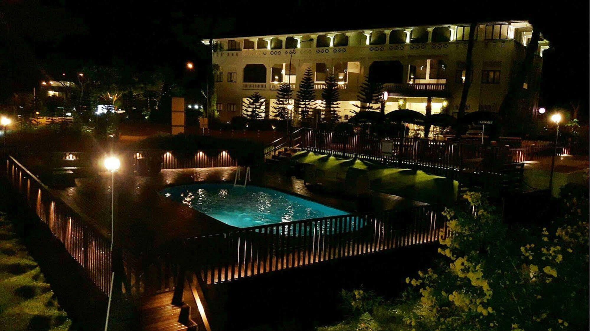 Raintr33 Hotel Singapore Exteriör bild